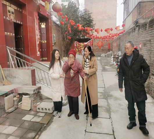 瑟瑟冬日 暖暖溫情——公司黨委、工會(huì)開展“送溫暖、送祝?！被顒?dòng)